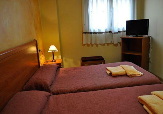 Hostal Puerta Del Valle La Cisterniga Bagian luar foto