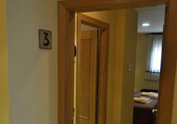 Hostal Puerta Del Valle La Cisterniga Bagian luar foto